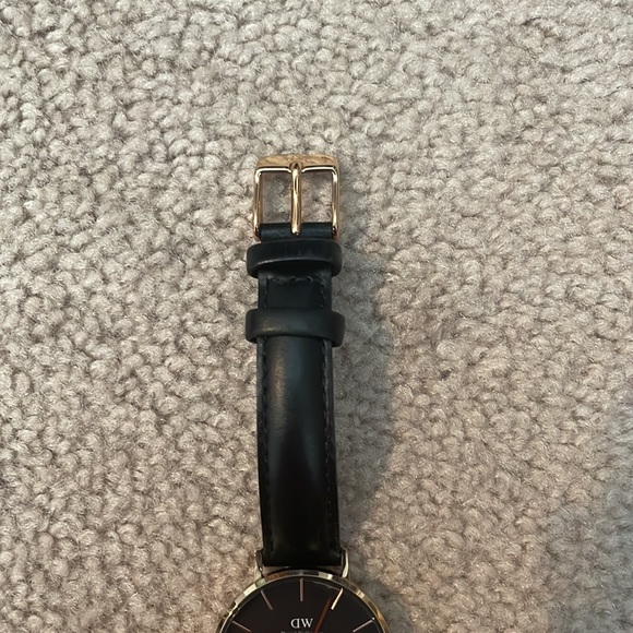 Daniel Wellington Petite Sheffield 32MM black/rose gold watch - Picture 4 of 6